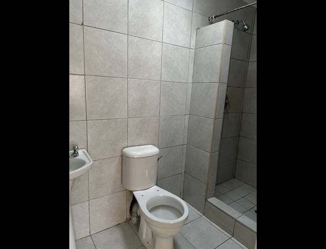 1 bed property to rent in HIGHLANDS NORTH